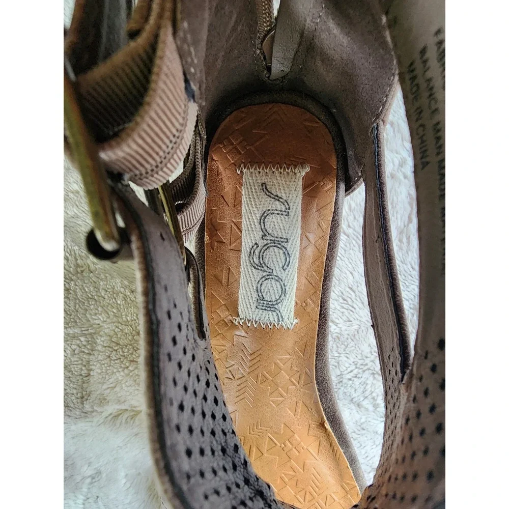Sugar Wigout Demi Wedge Sandals Brown Perforated T-Strap Dual Buckle Womens 6.5